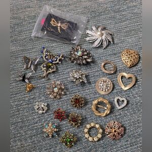 Beautiful Brooch Lot